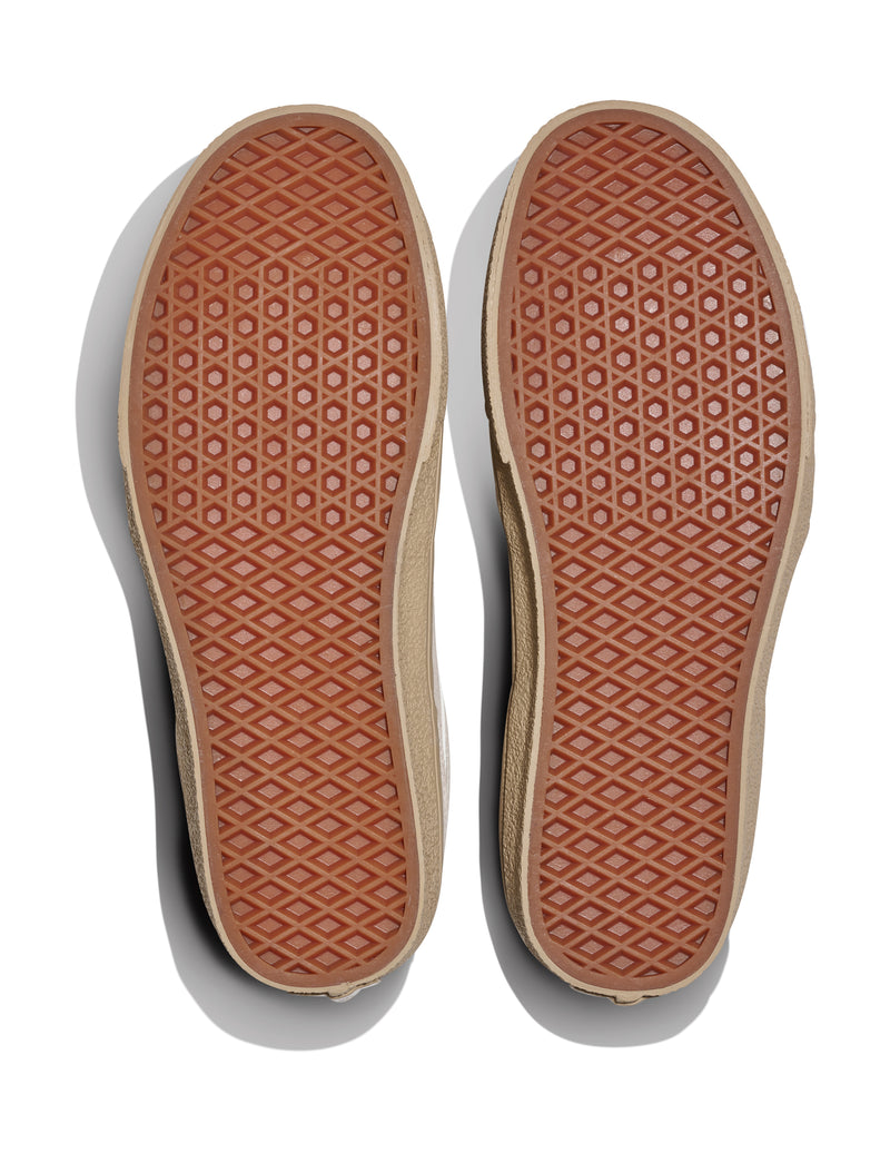 Vans Brooklyn shoes outsole with waffle-patterned rubber tread in brown and tan edges, bottom view