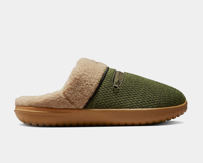 Nike Burrow SE slippers in olive green with textured mesh upper, tan fleece lining, gum sole, and zip pocket detail, side view.