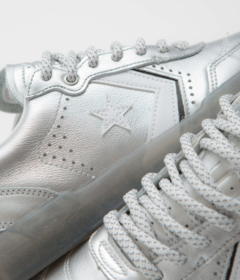Converse Cons Louie Lopez Pro 2 Ox Shoes in Silver and White / Black