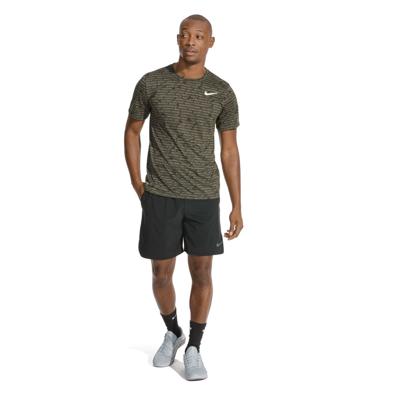 Nike Everyday Plus Cushioned Training Crew Socks in black with reinforced cushioning and ribbed texture, worn by a model in activewear.