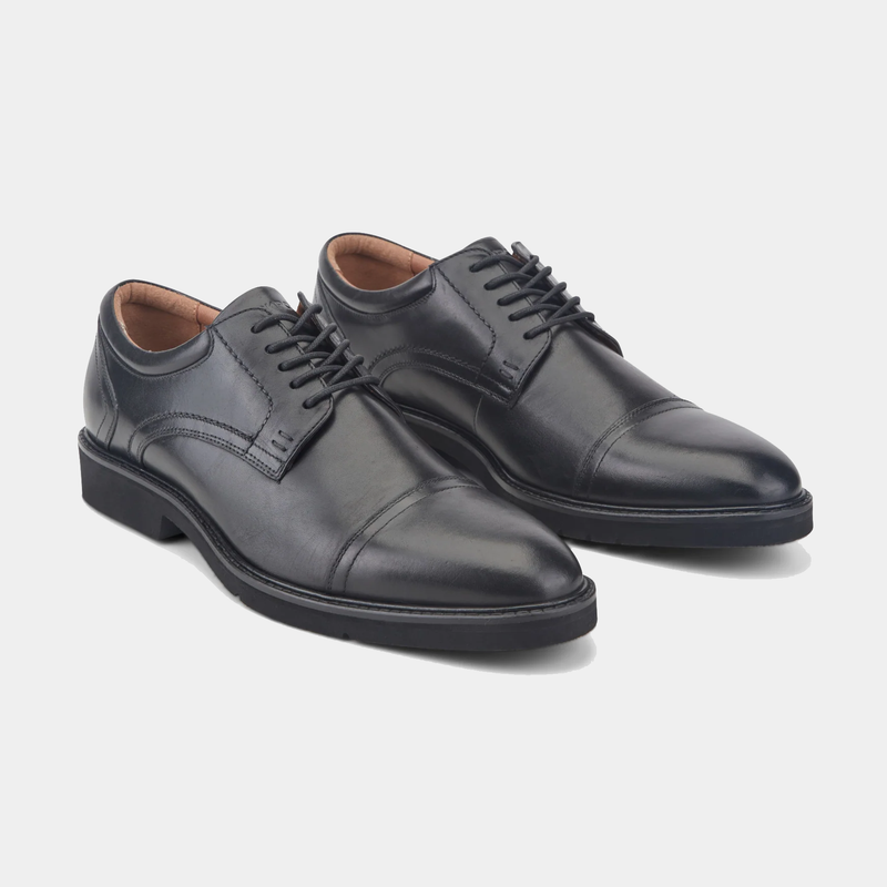 Rockport Findlay Lace-up Almond Toe Oxfords in black leather with cap-toe detailing, front angled view showing lace-up closure and sleek design.