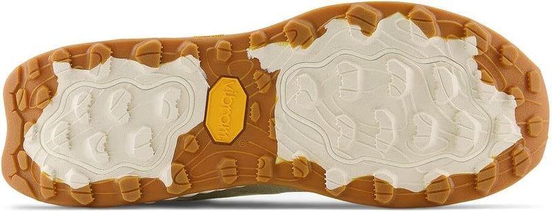 New Balance Foam X Hierro Mid GTX hiking boots outsole in tan and white with Vibram rubber grip for superior trail traction, sole view.
