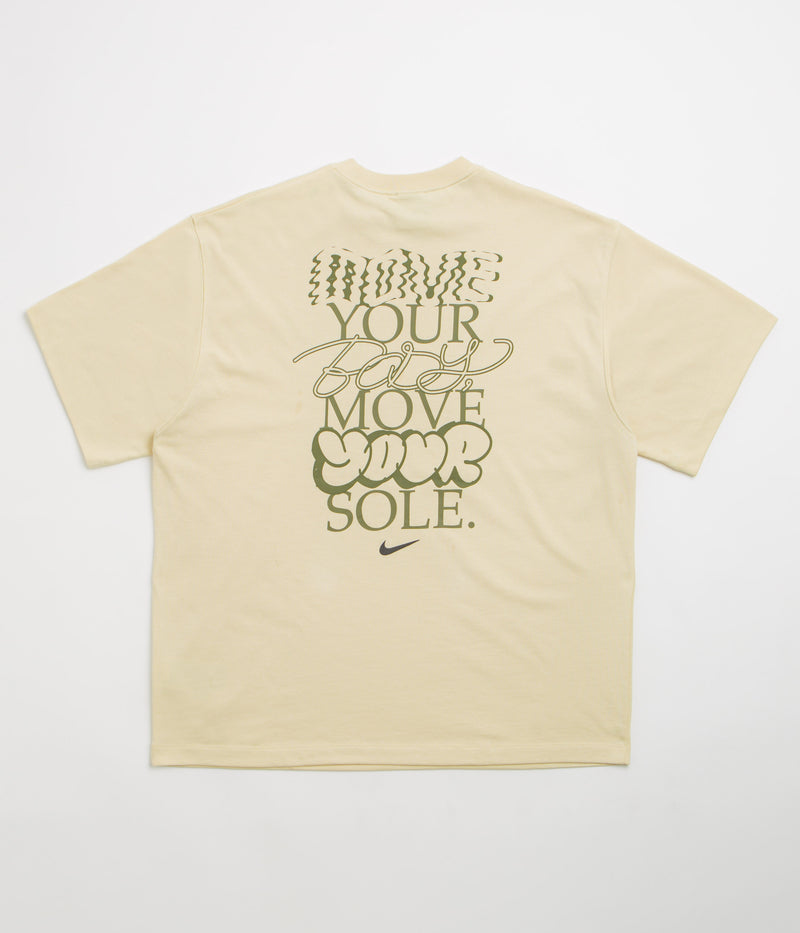 Nike Solo Swoosh GPX T-Shirt in Light Khaki