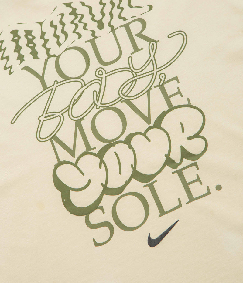 Nike Solo Swoosh GPX T-Shirt in Light Khaki