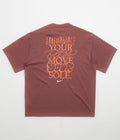Nike Solo Swoosh GPX T-Shirt in Red Sepia