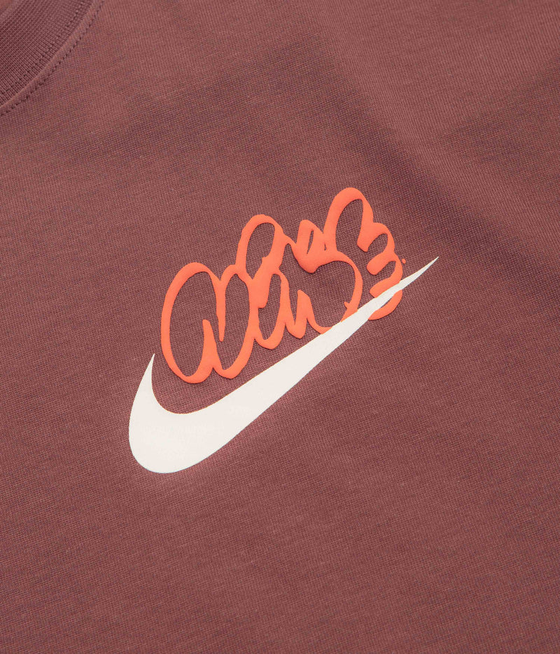 Nike Solo Swoosh GPX T-Shirt in Red Sepia