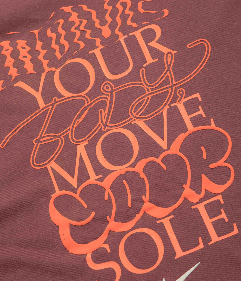 Nike Solo Swoosh GPX T-Shirt in Red Sepia
