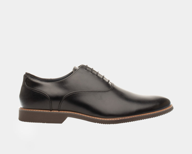 Steve Madden Nunan Plain Toe Oxford shoes in black leather with a sleek design and brown contrast sole, side view.