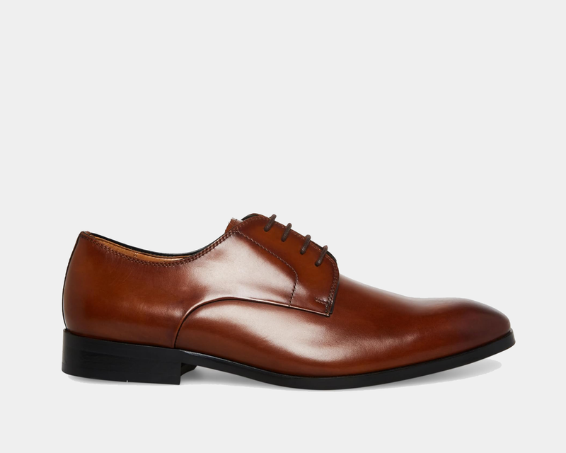 Steve Madden Parsens Leather Oxford shoes in brown leather with sleek design and lace-up closure, side view.