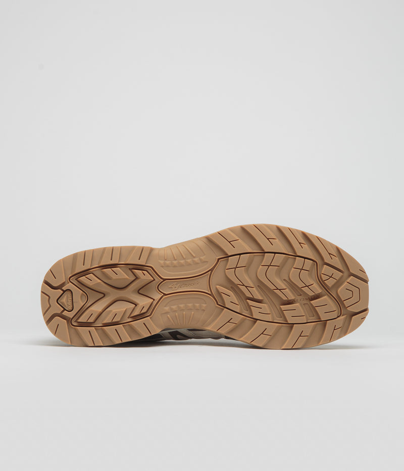 Salomon XT-Quest Shoes in Almond Milk and Falcon / White Pepper
