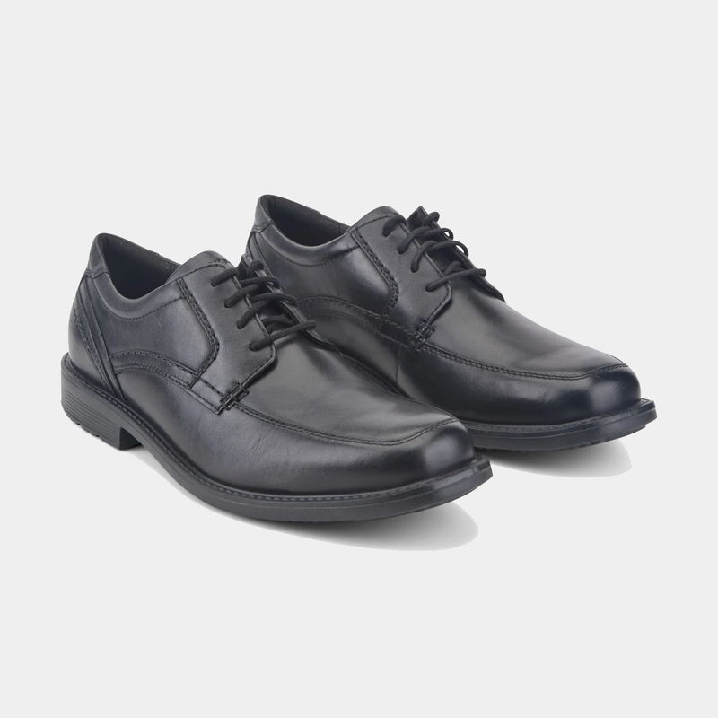 Rockport Style Leader 2 Apron Toe dress shoes in black leather with apron toe design and lace-up closure, angled front view.