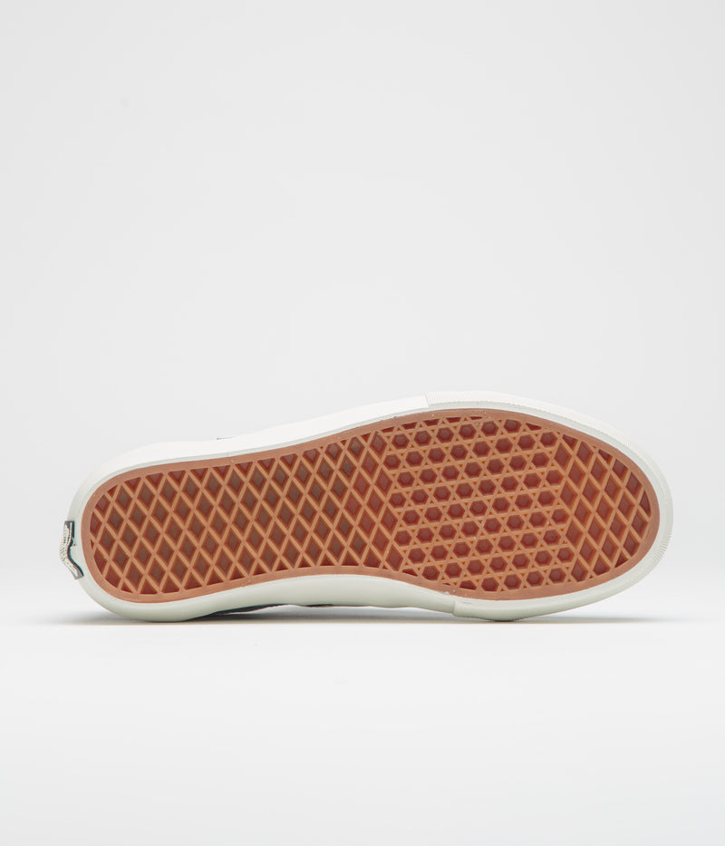Vans Skate Old Skool Shoes in Skull Pile Black and White / Gum